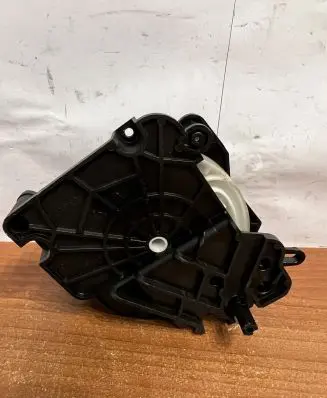 Mercedes-Benz E W212 A/C air flow flap actuator/motor D319 BGG3461005