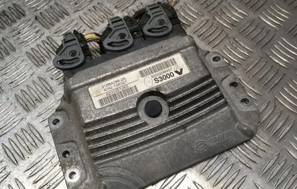 Renault Laguna II Engine control unit/module 215842882A 4042158327 8200321263