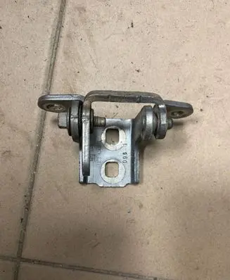 Opel Insignia A Rear door lower hinge A046574