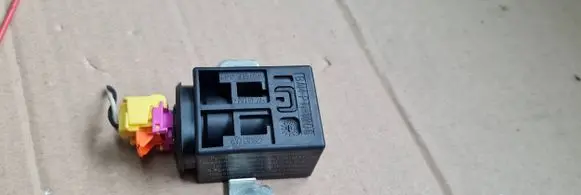 Audi A6 S6 C6 4F Battery relay fuse 4F0915519