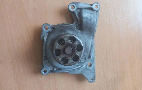 Renault Megane III Water pump 8200713853 26755004