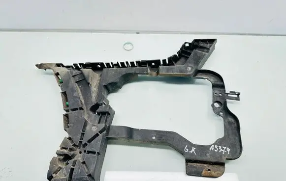Rear bumper mounting bracket