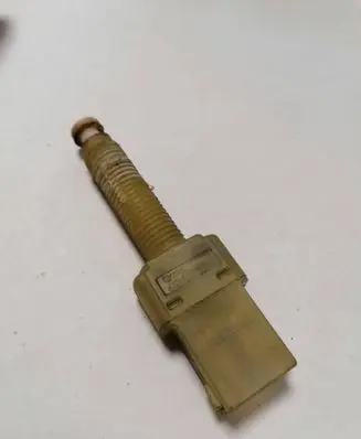 Volkswagen PASSAT B5 Brake pedal sensor switch 443945515