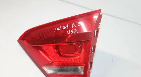 Volkswagen PASSAT B7 Tailgate rear/tail lights