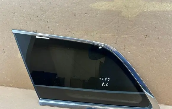 Jeep Grand Cherokee Rear side window