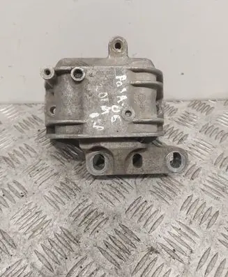 Volkswagen PASSAT B6 Engine mount bracket 1K0199262