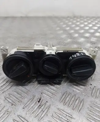 Volkswagen PASSAT B5 Climate control unit 1J0820045G