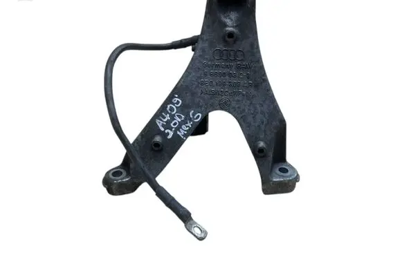 Audi A4 S4 B7 8E 8H Engine mounting bracket 8E0199308AR