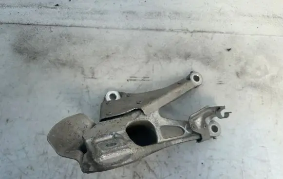 BMW M4 F82 F83 Engine mounting bracket 2284204