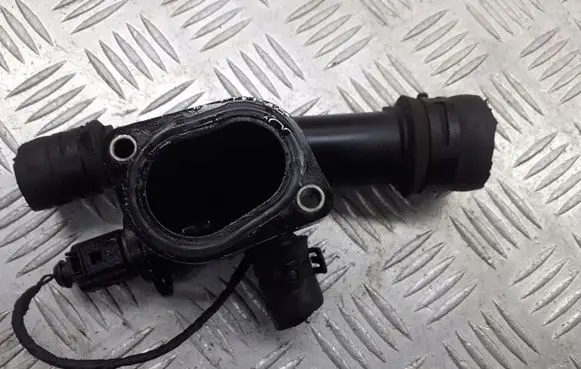 Volkswagen Touran I Engine coolant pipe/hose 038121132D