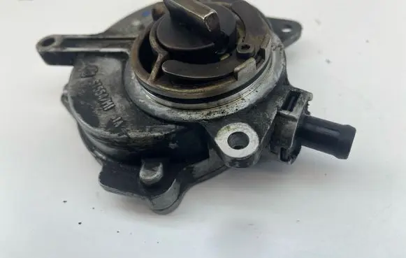 Audi A6 S6 C6 4F Vacuum pump 06D145100E