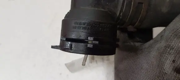 Volkswagen Touran I Engine coolant pipe/hose 1K0122291