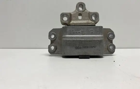 Volkswagen PASSAT B6 Engine mount bracket 3C0199555