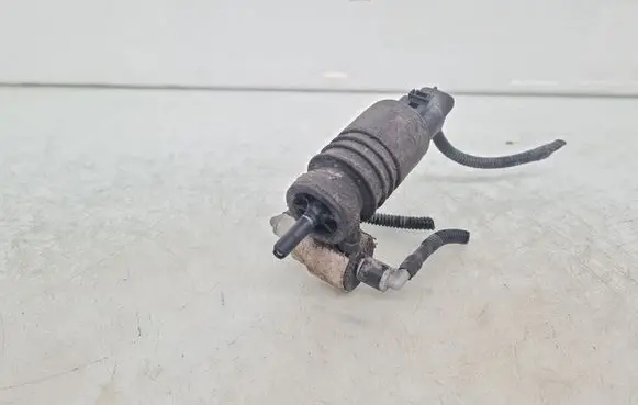 Volkswagen Golf V Windscreen/windshield washer pump