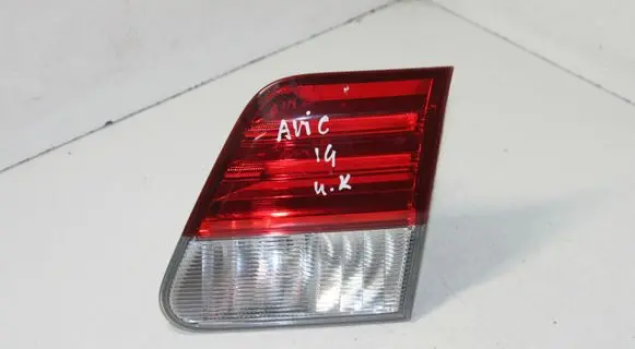 Toyota Avensis T270 Tailgate rear/tail lights