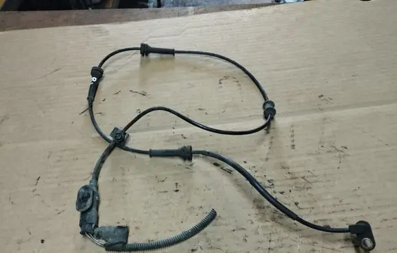 Fiat 500 ABS brake wheel speed sensor 68073058AB