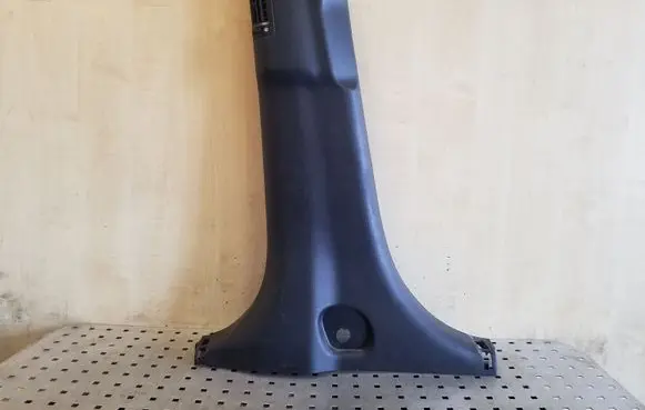 KIA Sorento (B) pillar trim (bottom) 858352P000