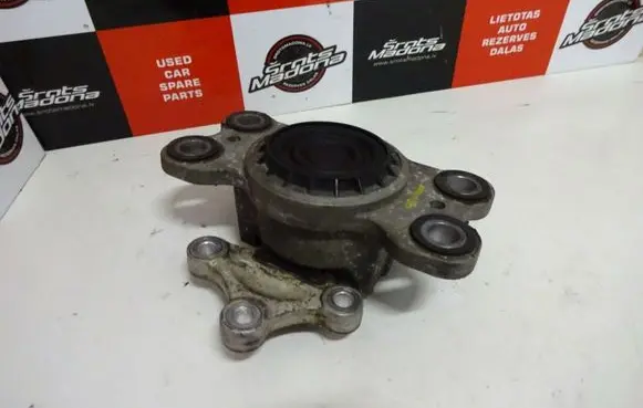 Volvo V70 Engine mount bracket 31262710