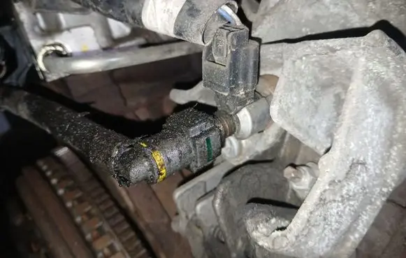 Nissan Juke I F15 Fuel injector