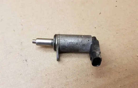 Audi A5 8T 8F Camshaft vanos timing valve 06H103697A C271302302 11051601524B