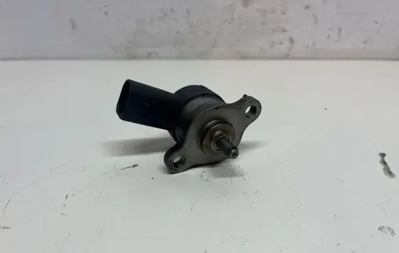Mercedes-Benz S W220 Fuel pressure regulator 0281002241