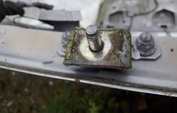 Nissan Primera Tailgate/trunk/boot hinge
