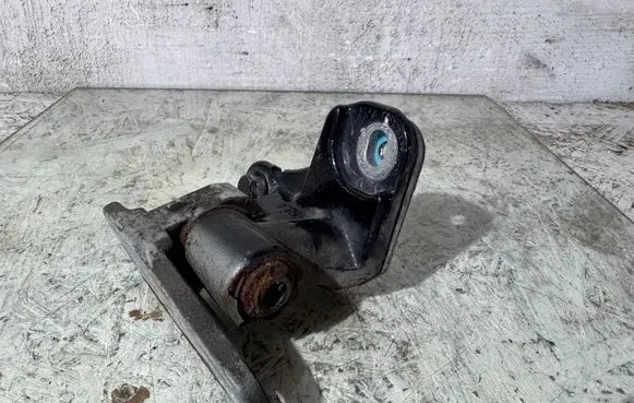 Mercedes-Benz B W245 Front door lower hinge 