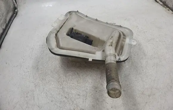 BMW 3 E46 Windshield washer fluid reservoir/tank 8374557