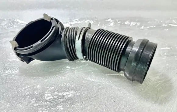 Volkswagen PASSAT B6 Turbo air intake inlet pipe/hose 06F129627G 6698526