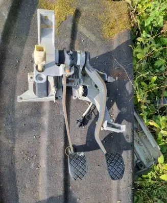 Volkswagen PASSAT B5 Pedal assembly 