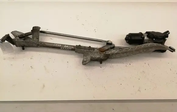 Mitsubishi Lancer Front wiper linkage and motor 9409B076