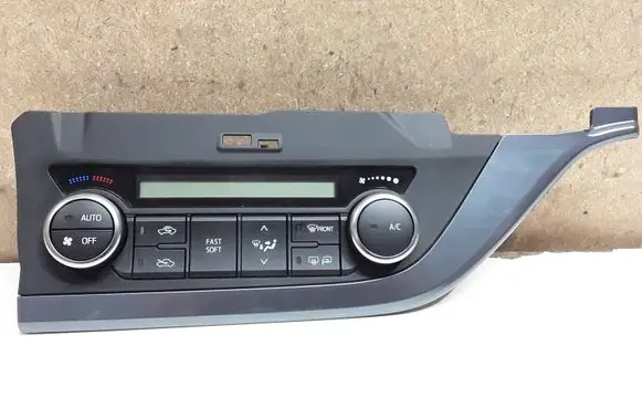 Toyota Auris E180 Climate control unit 5590002460