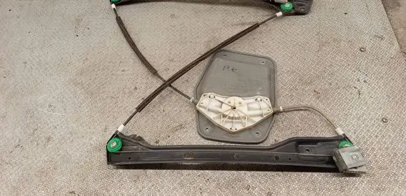 Volkswagen Golf Plus Front window lifting mechanism without motor 