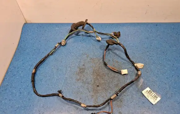 Isuzu Trooper Wires (generator/alternator) 