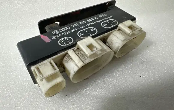 Volkswagen Sharan Coolant fan relay 701919506A 898726000
