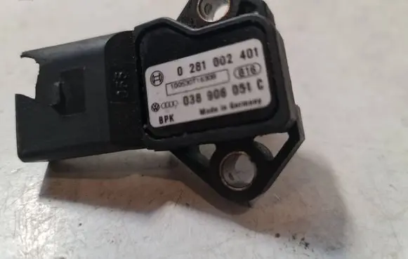 Volkswagen Golf IV Air pressure sensor 0281002401 038906051C