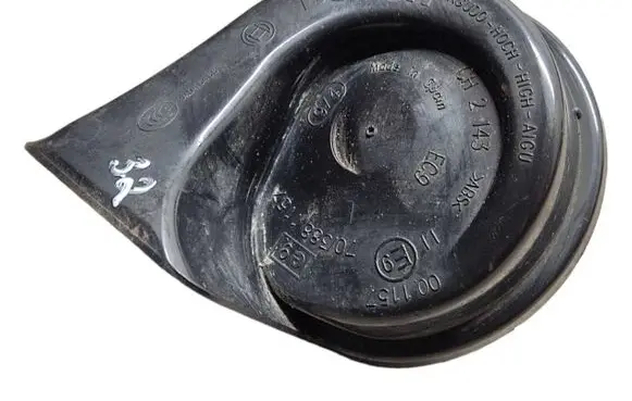 Audi A3 S3 8P Horn signal E93881157