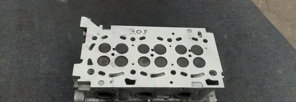 Infiniti QX70 S51 Engine head 01589