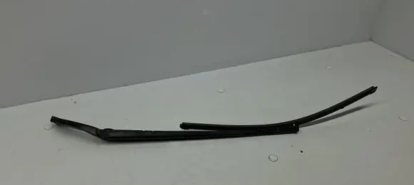 Front wiper blade arm