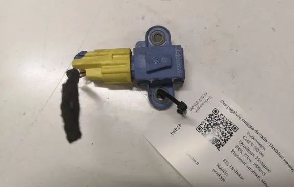 Volkswagen Golf V Airbag deployment crash/impact sensor 1K0955557A