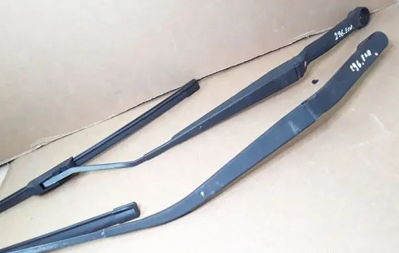 Mazda 6 Front wiper blade arm