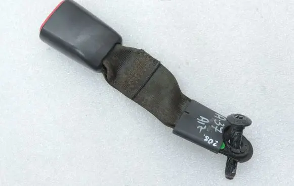 Chevrolet Captiva Middle seatbelt buckle (rear) 4808152