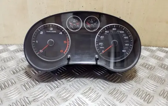 Audi A3 S3 8P Speedometer (instrument cluster) 8P0920982J