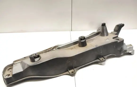 Volvo XC90 Fender mounting bracket 31391778 AD7911