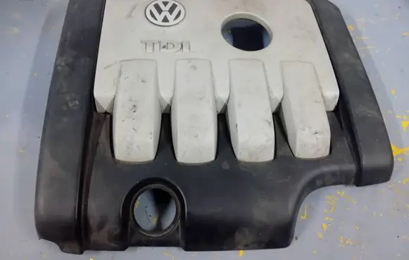 Volkswagen Golf V Engine cover (trim) 03G103925 03G103925B