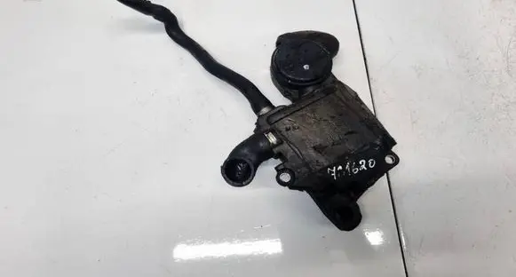 Volvo S40, V40 Breather/breather pipe/hose 8642185