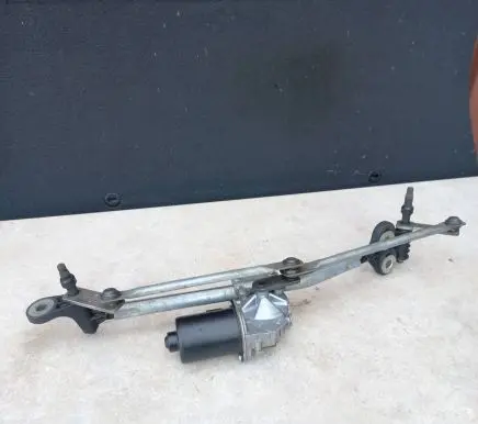 BMW X5 E70 Front wiper linkage and motor 7200510 61617200510