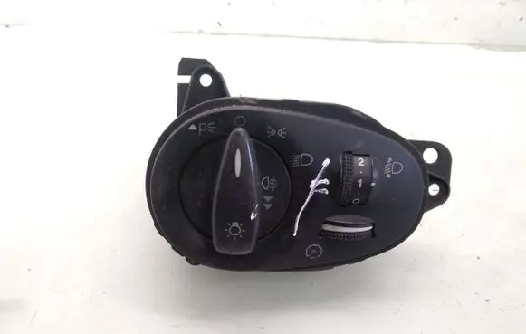 Ford Focus Light switch 04052504