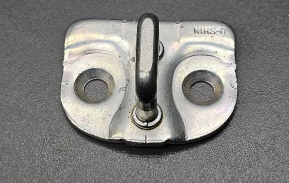 Suzuki Swift II Front door lock loop/hook striker