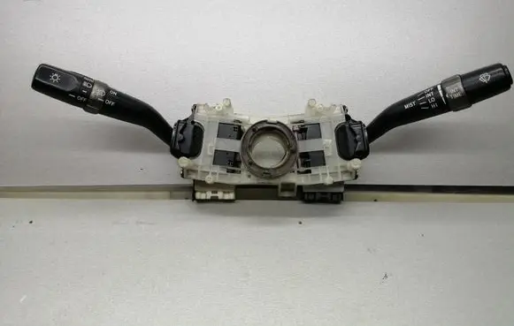 Lexus IS 200-300 Wiper turn signal indicator stalk/switch 8431053040